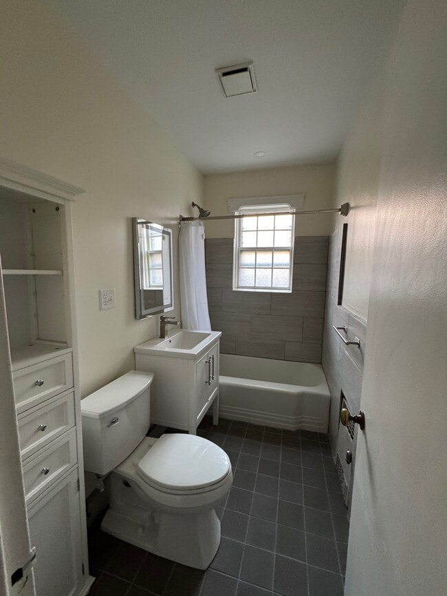 Building Photo - 60 Elm St