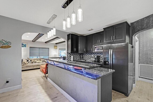 Building Photo - 2000 Jackson St