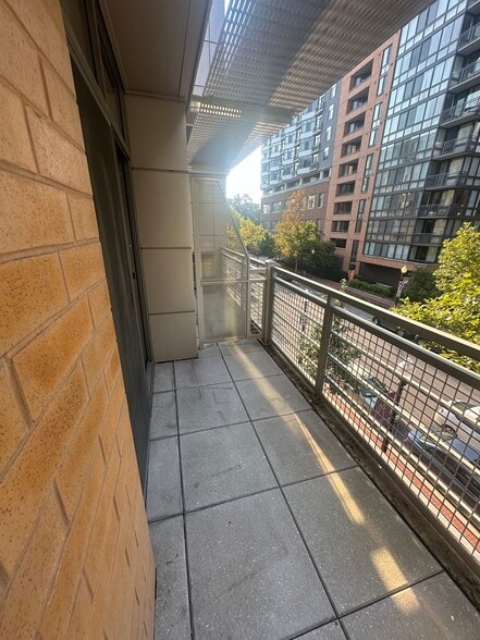 Secondary balcony other view. - 440 L St NW