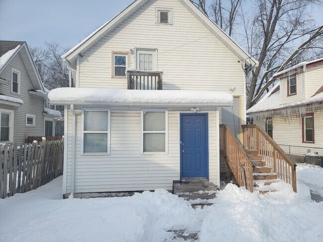 Building Photo - 1212 Bush Ave