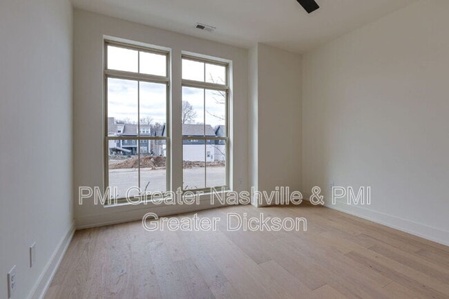 Building Photo - 537 Midnight Way