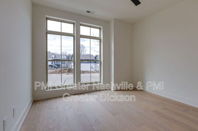 Building Photo - 537 Midnight Wy