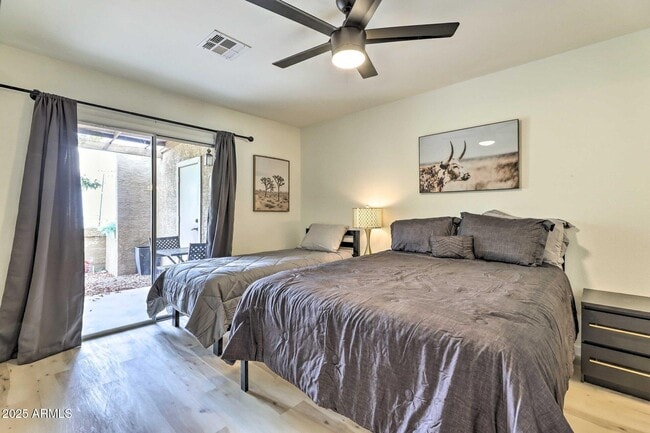 Building Photo - 726 S Nebraska St