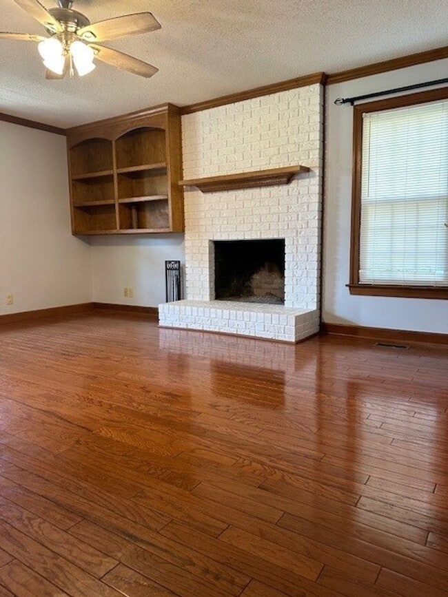 Building Photo - Spacious Home with Bonus Room, Pool & Sola...