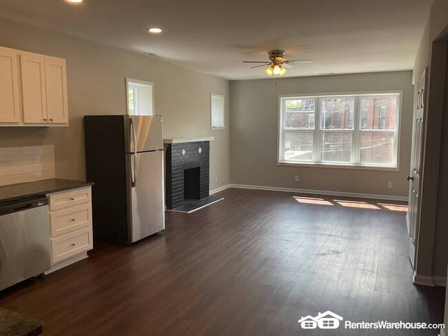 Building Photo - Completely Renovated New and Open Concept ...