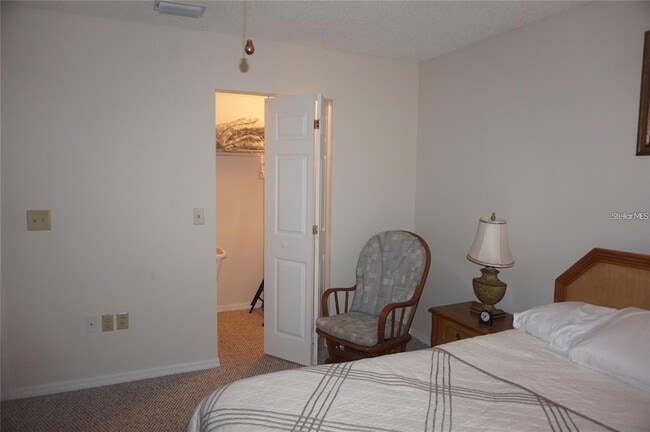 Building Photo - 10819 SW 83rd Ct