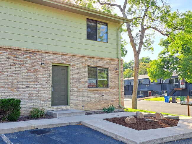 Building Photo - 1624 Azalea Dr
