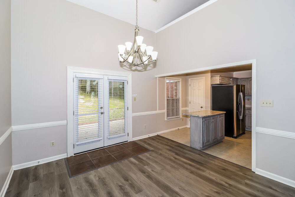 Building Photo - 2418 Lake Edge Dr