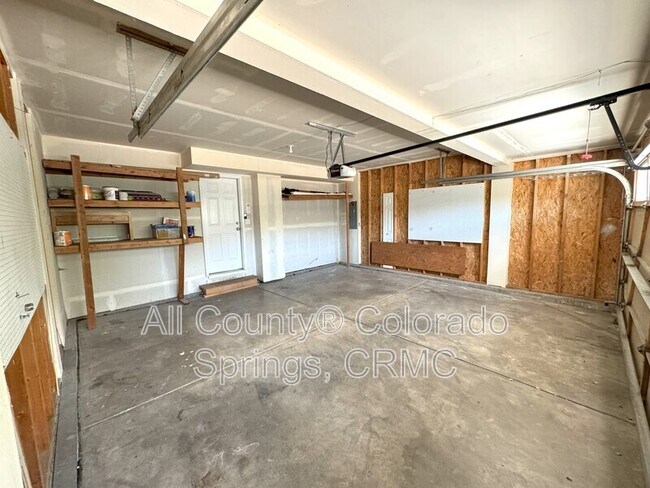 Building Photo - 5859 Instone Cir