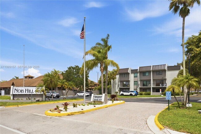 Building Photo - 10431 N Kendall Dr