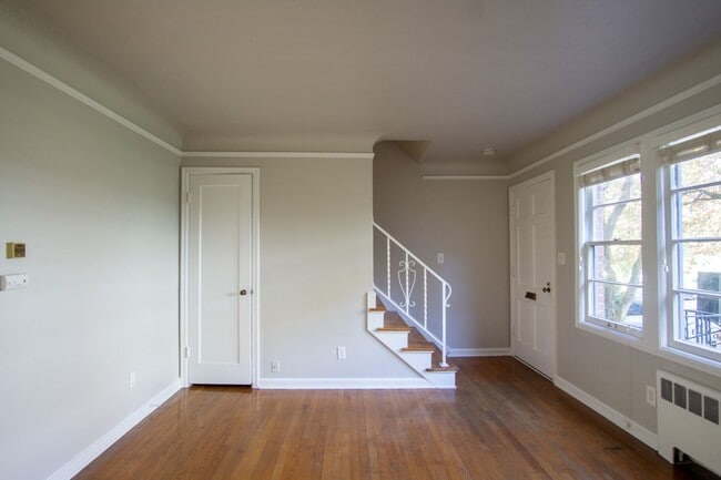 Building Photo - Charming 2-Story Irvington 2 Bedroom w/ Dishwasher & Hardwood Floors!!