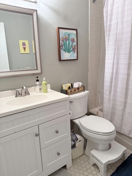 Private bathroom - 126 Coccio Dr