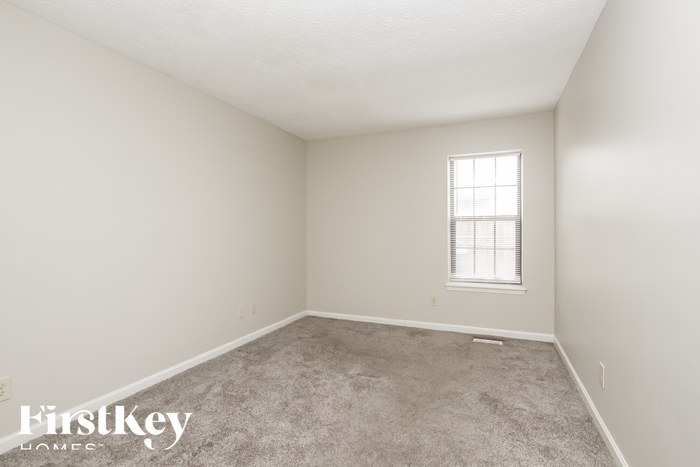 Building Photo - 4496 Braemar Dr