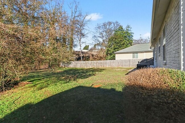 Building Photo - Newly Renovated 3BR/1BA SE Atlanta Gem!
