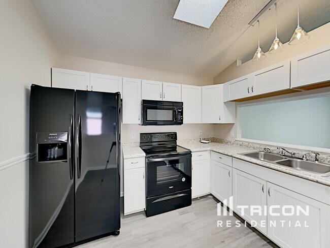 Building Photo - 2660 Malibu Cir