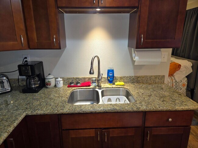 Building Photo - 1213 5th St