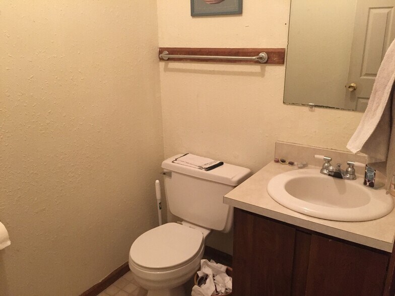 1/2 bath main floor - 342 Spartan Ave