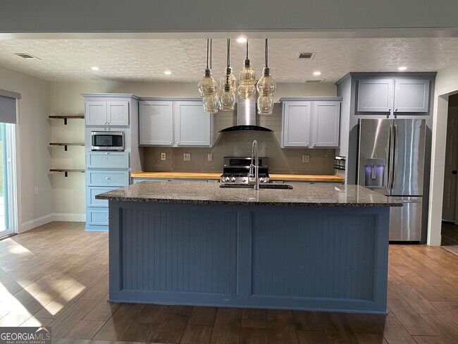 Building Photo - 900 Harbins View Dr