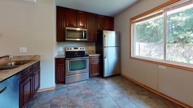 Building Photo - 2310 Como Ave SE