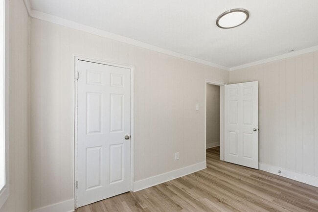 Building Photo - 116 Chester Ave