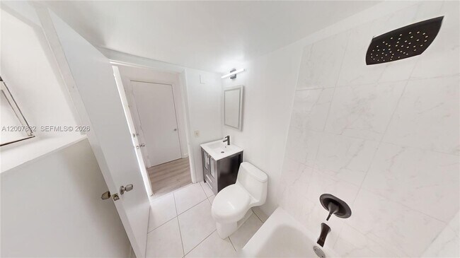 Building Photo - 1441 Lincoln Rd