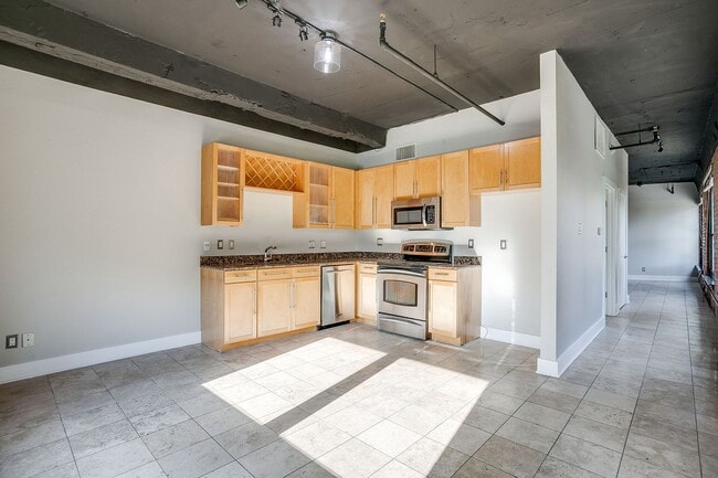 Building Photo - Beautiful 1 Bed- 1 Bath in Houston Place Lofts- Downtown Fort Worth- 76102