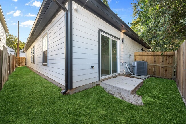 Building Photo - 8410 Sunnyhill St