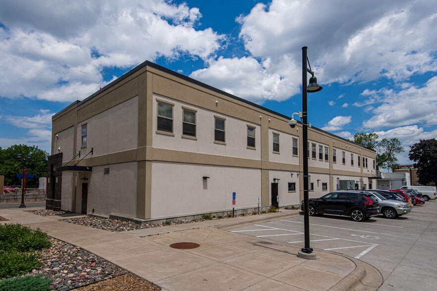 Primary Photo - Western U Flats