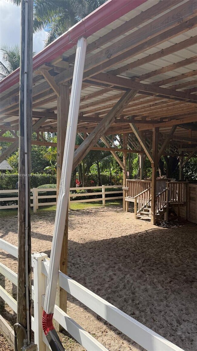 Building Photo - 5877 SW 123rd Ave