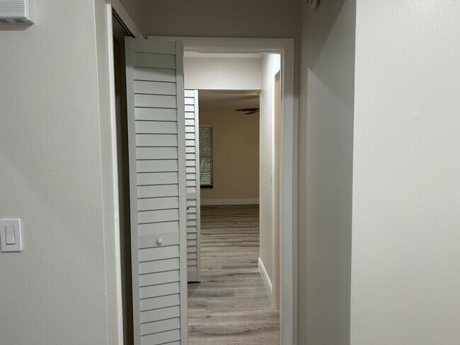 Building Photo - Water view - Pool home