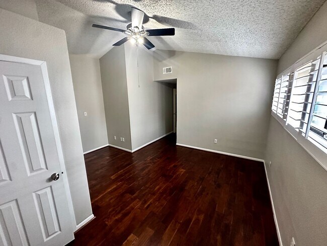 Building Photo - ***West Campus Apartment for Rent * Pet Friendly * Walk to UT Campus * On Bus Route * Spacious * ...