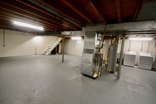 Building Photo - 363 N School Ln