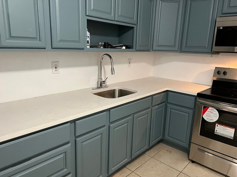 Quartz counter tops!! - 23 Schuyler Ave