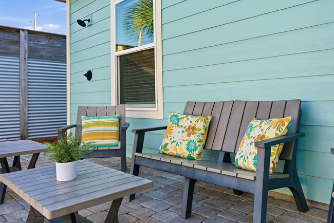 Building Photo - 21310 Pompano Ave