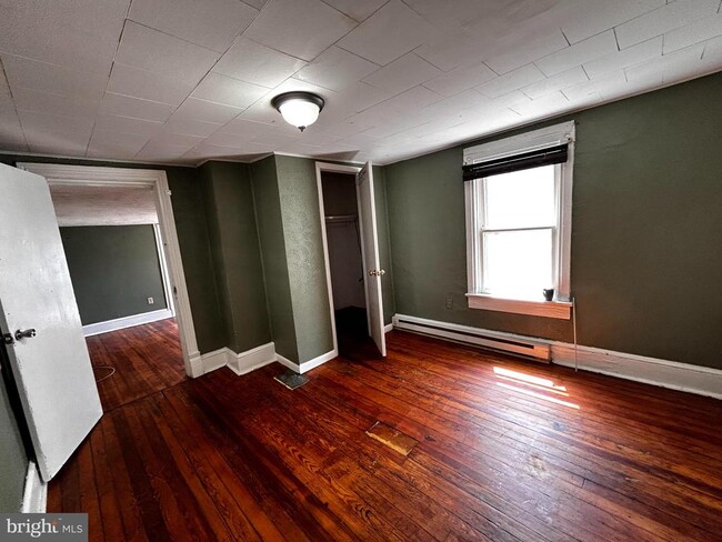 Building Photo - 308 S Raleigh St