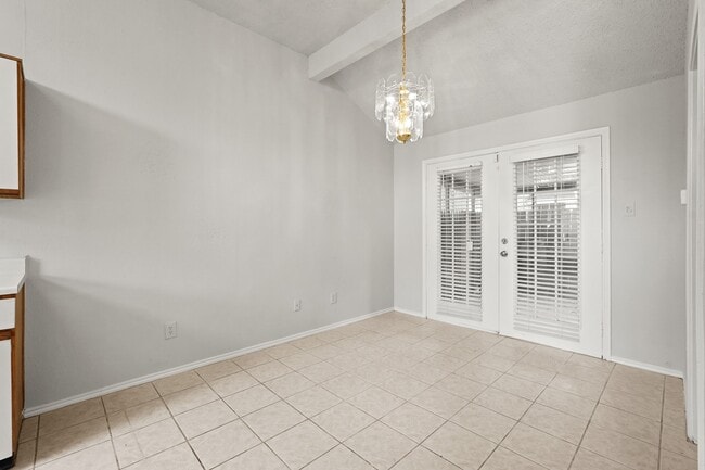 Building Photo - 6319 Southwood Ct N