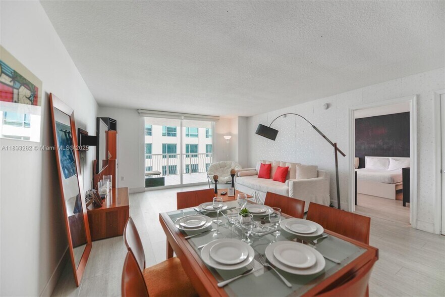 Building Photo - 1200 Brickell Bay Dr