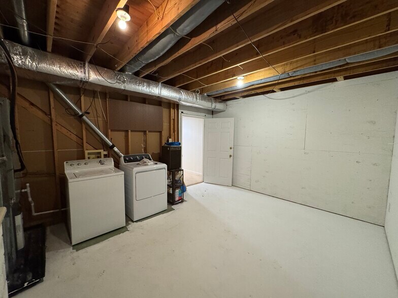 Building Photo - 1112 Greywood Dr