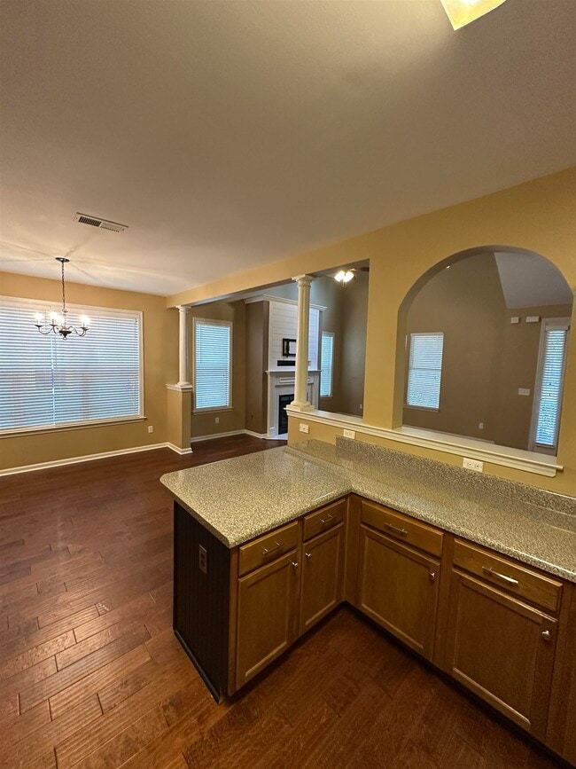 Building Photo - 1354 Island Pl E