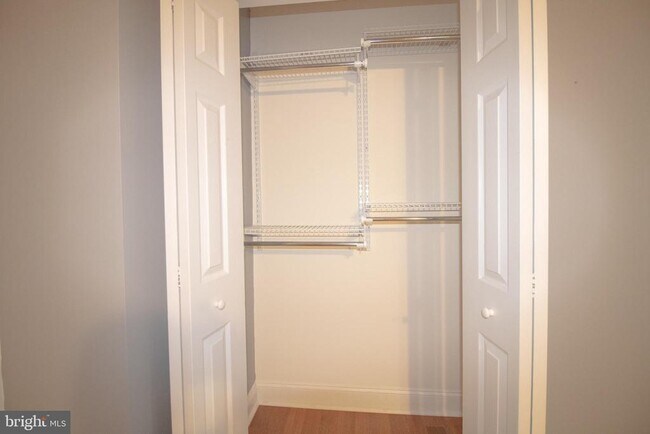 Building Photo - 1127 Thackary Ct