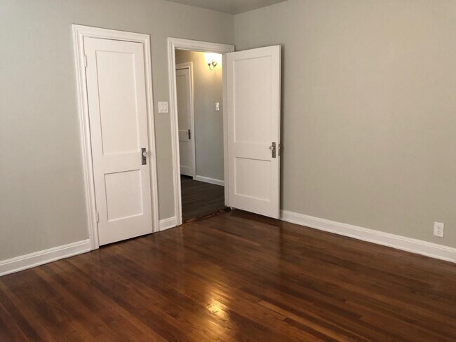 Building Photo - Move in Ready in Central Houston, 2 Bed/1 ...