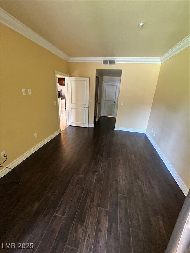 Building Photo - 220 E Flamingo Rd