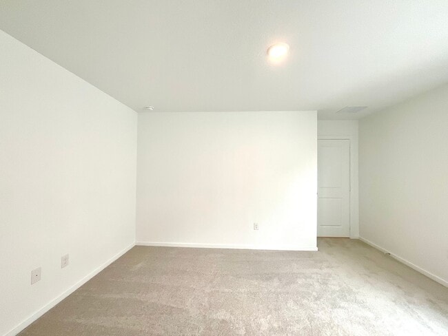 Building Photo - **APPLICATION RECEIVED** Modern 3-Bed, 2.5-Bath Home with Included Internet & Fenced Backyard in ...