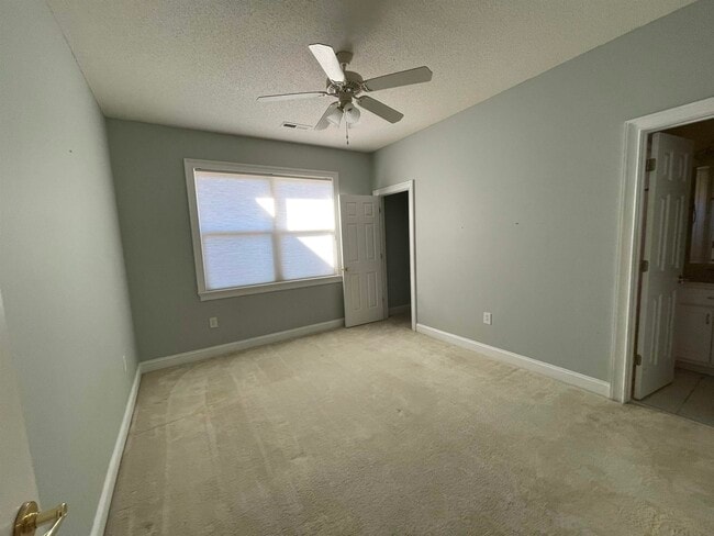 Building Photo - 530 Winterberry Ln