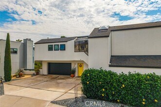 Building Photo - 319 Cazador Ln