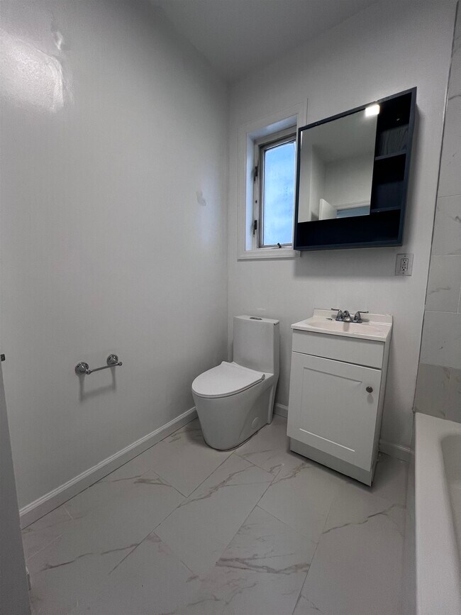 Building Photo - 28 E 47th St