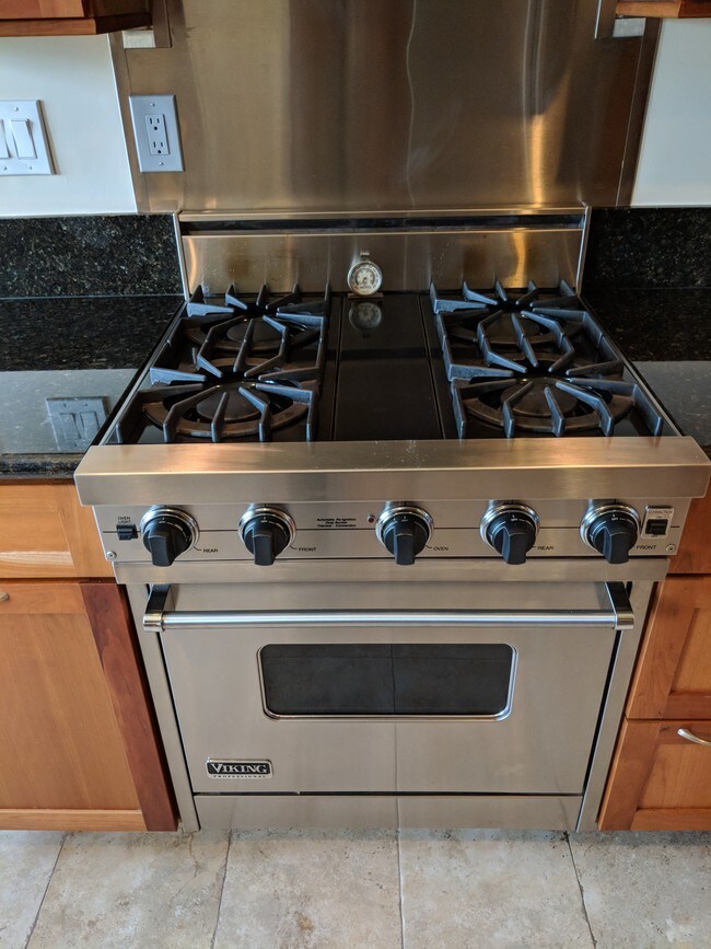 Viking 30" Range - 5121 W 140th St