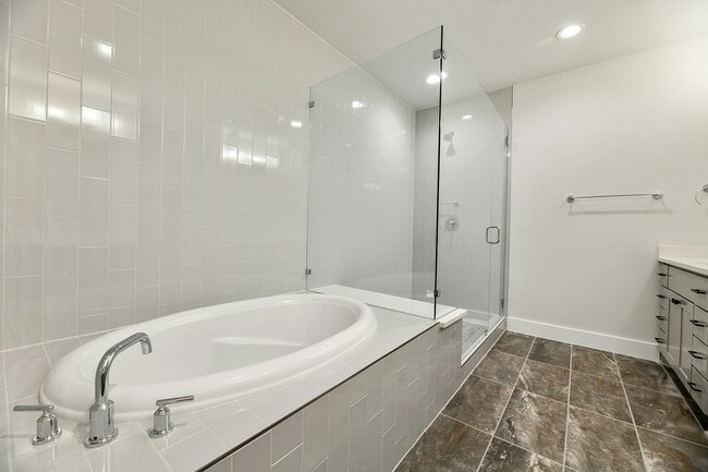 Building Photo - 4611 Unity Cir