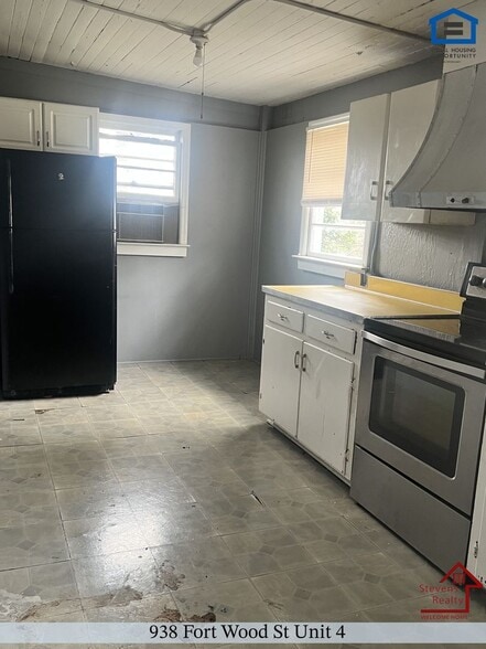 Building Photo - 938 Fortwood St