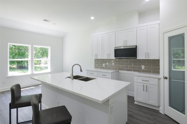 Building Photo - 336 Autumn Ln